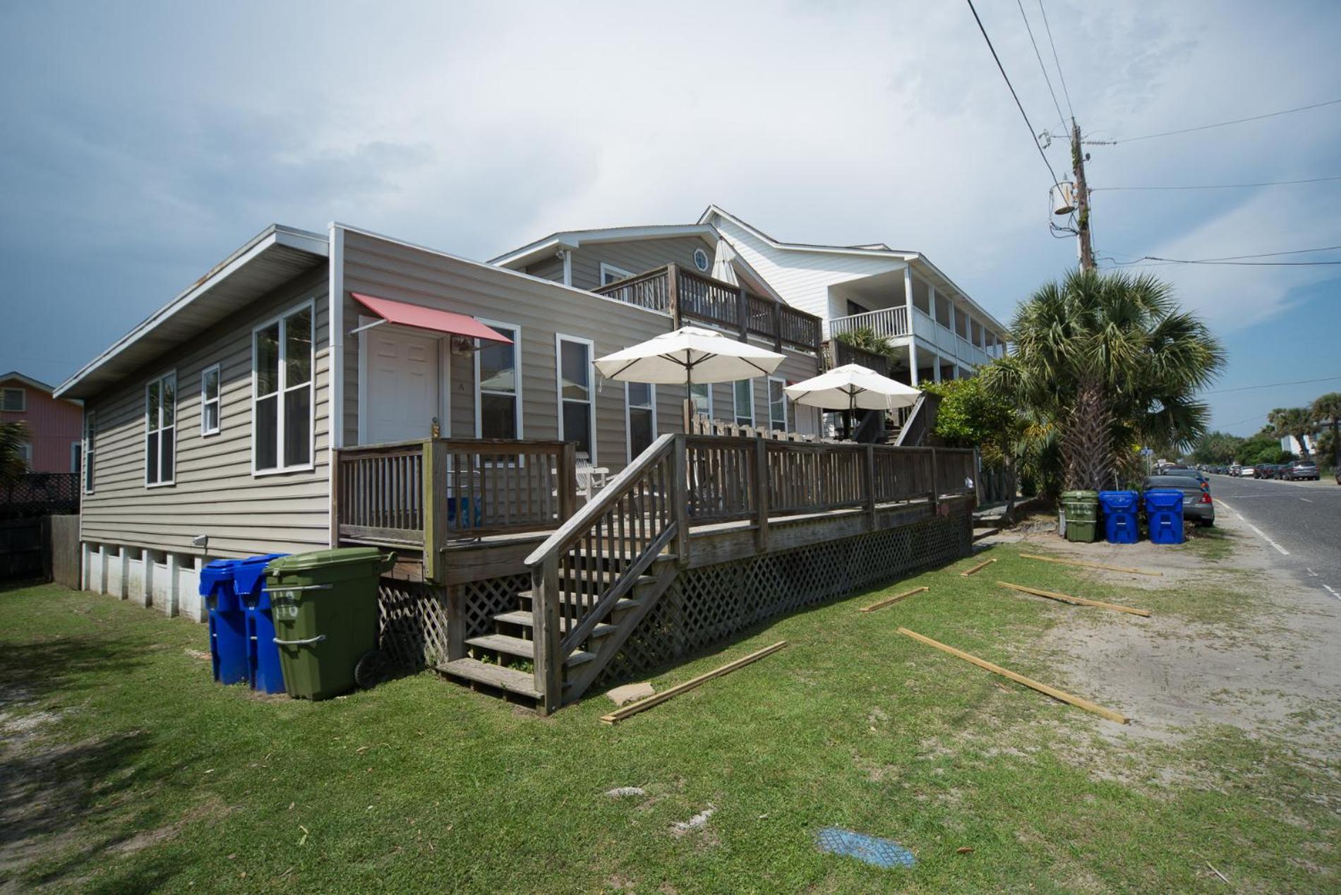 Salty Shack Unit C - Salty Shack - Dog Friendly Home - Across From The Beach - Central Location! Folly Beach Zimmer foto